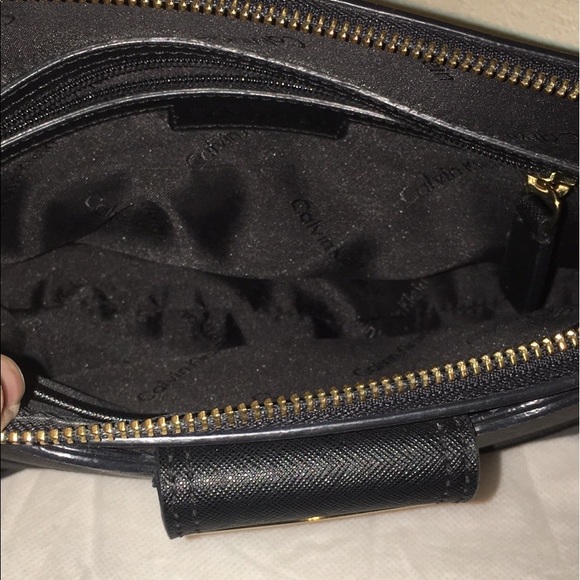 Calvin Klein Black Leather Crossbody bag. - Picture 4 of 8